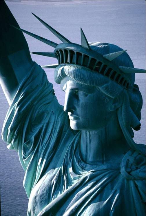 http://i676.photobucket.com/albums/vv126/kennyrk2/Statue.jpg?t=1246724224