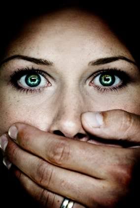 http://i676.photobucket.com/albums/vv126/kennyrk2/hand_over_mouth.jpg?t=1243514465