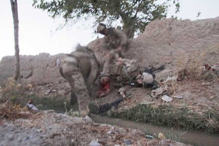 http://i676.photobucket.com/albums/vv126/kennyrk2/ussoldierdiesinafghanistan.jpg?t=1252239167