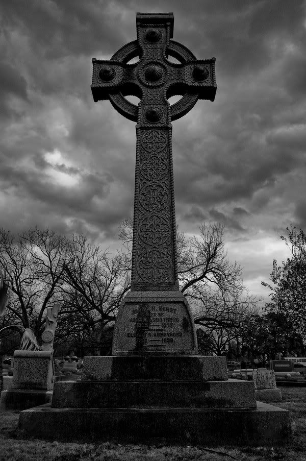 Celtic_Cross_Tombstone_by_ferretfacejones.jpg