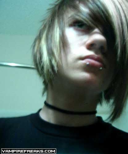 hot emo boys pic. emo-oys-are-hot.jpg